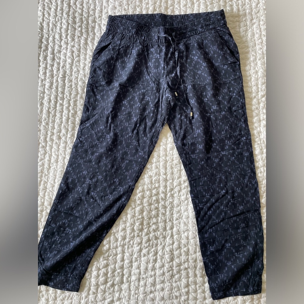 Old Navy Lightweight Mid Rise Pull-On Pant